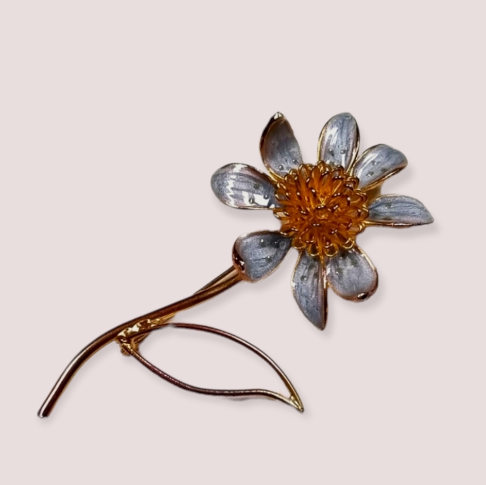 Vintage 1950s Daisy Enamel Flower Brooch